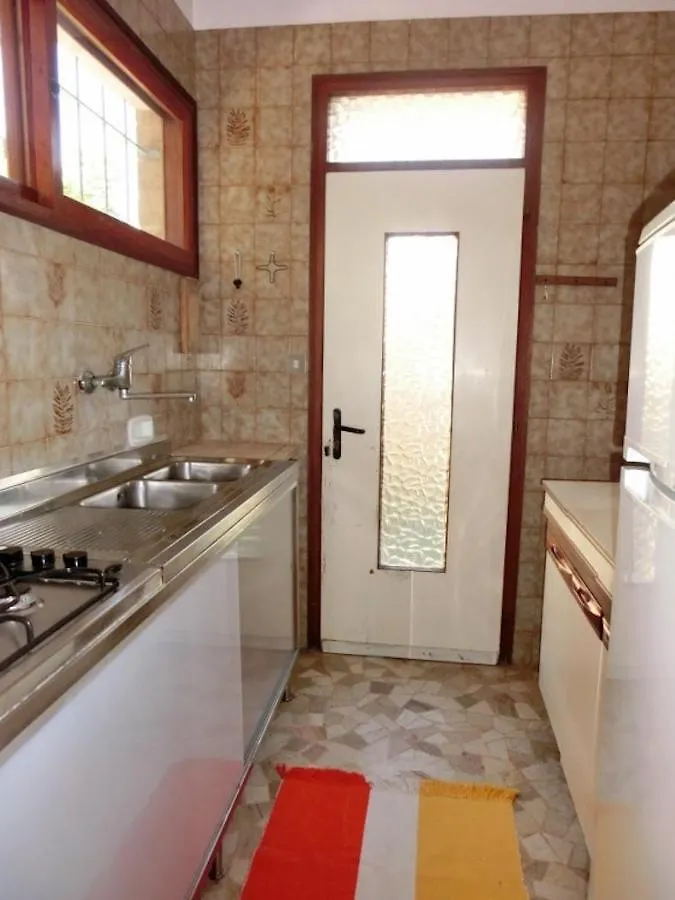 Three-Bedroom Villa With Garden, Parking And Ac Bibione Italia